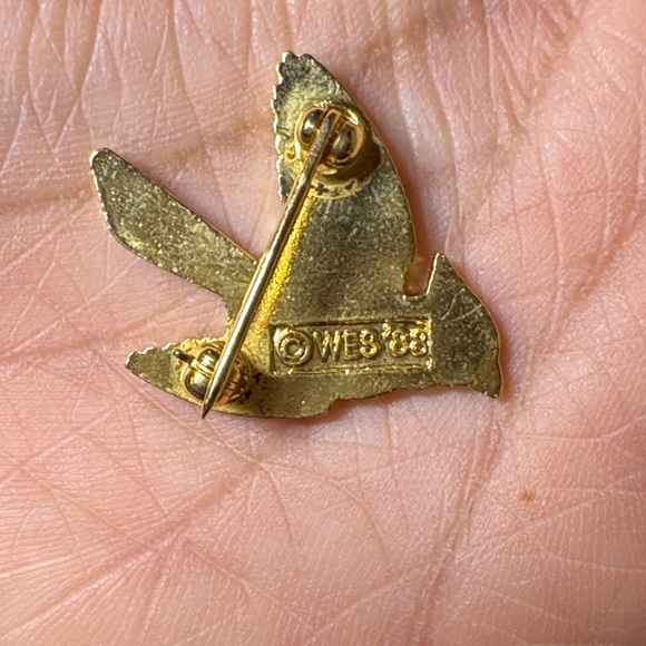 Red Cardinal Bird Pin - Picture 2 of 2